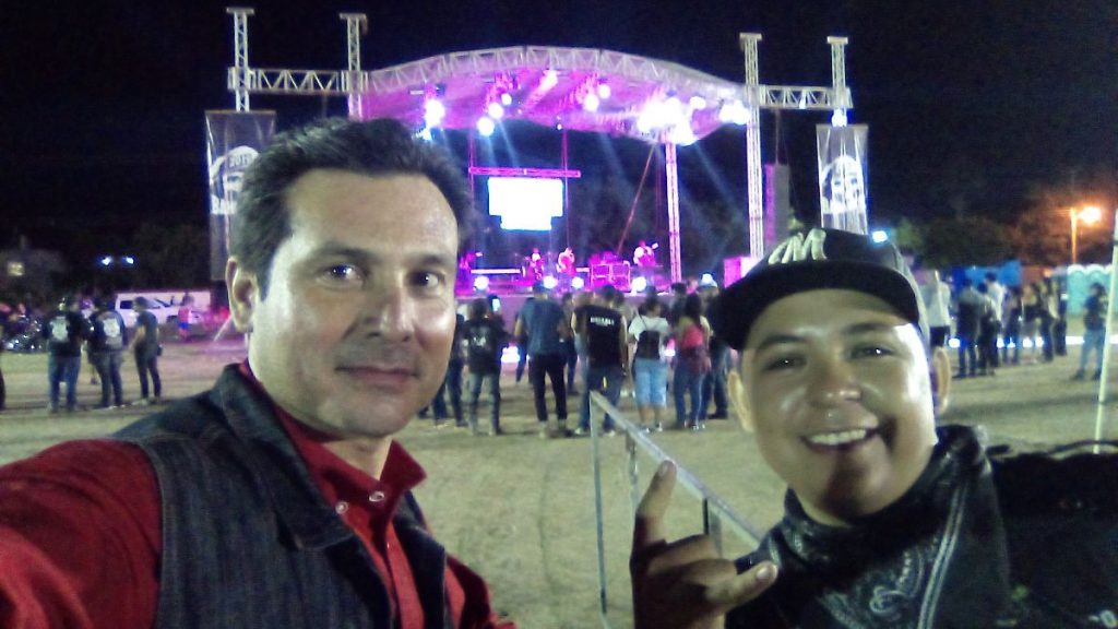 esperando al grupo akwid en bahía biker fest